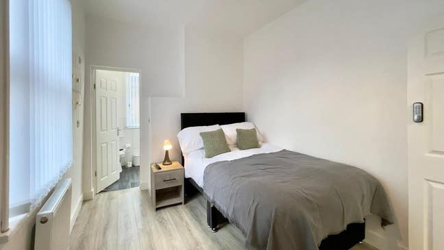 Executive Ensuite Room Near BET365 Main Photo