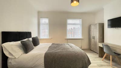 Executive Ensuite Room Near BET365 Main Photo