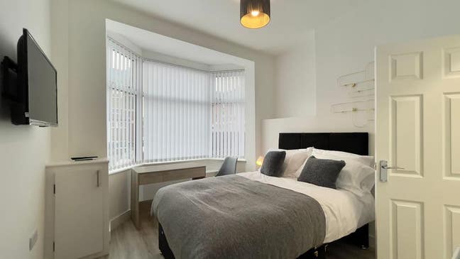 Executive Ensuite Room Near BET365 Main Photo