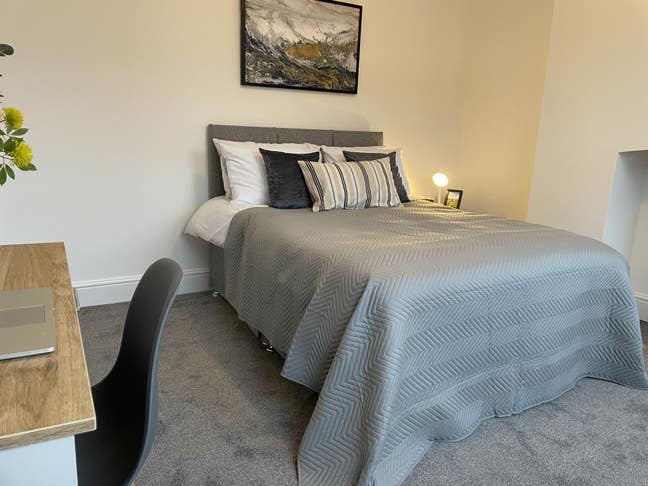 Big double room close to City Centre Main Photo