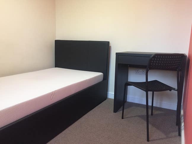 *Single Furnished Room* Main Photo
