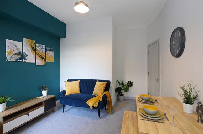 Professional Double En-Suite Room Main Photo