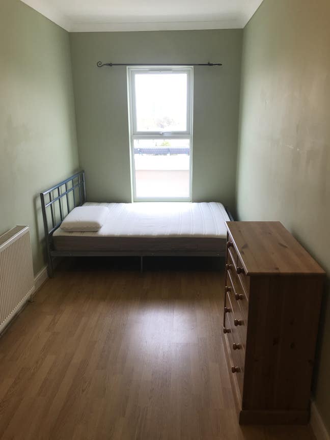 A spacious double bedroom in Holloway Main Photo