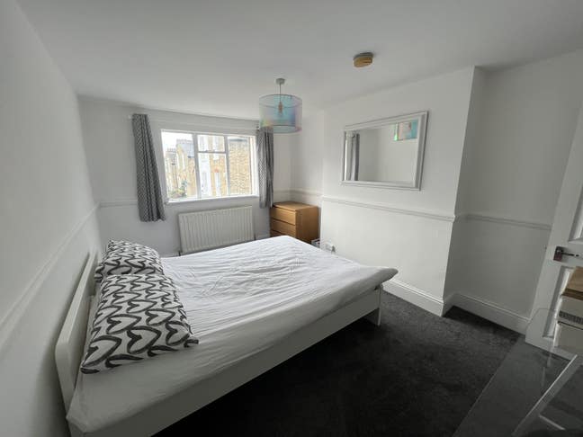 Double Bedroom SW11 Main Photo