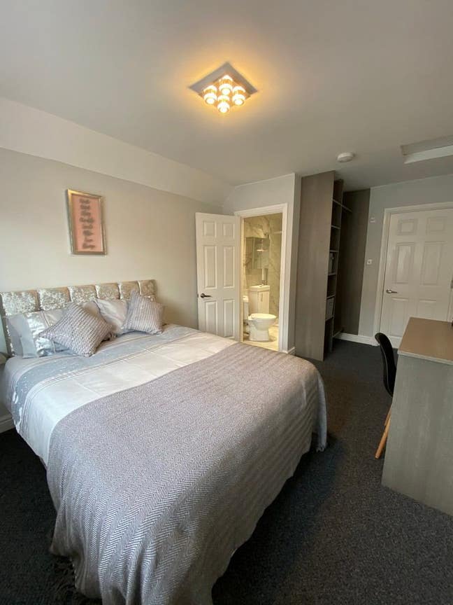 Stunning House - 1 Lovely En-Suite Room Main Photo