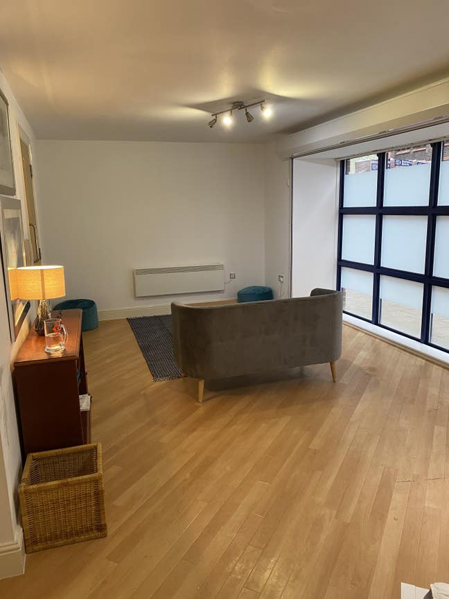 Large downstairs room to rent in Jewellery quarter Main Photo
