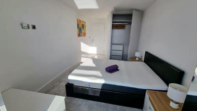 Double Bedroom, All Bills inc. 5Min Walk from Rail Main Photo