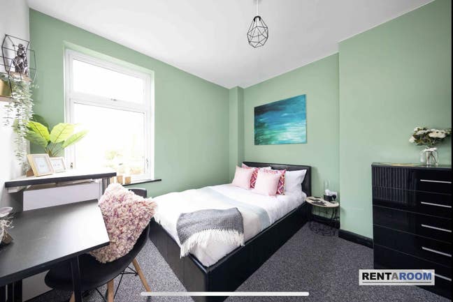 2 Double Rooms Available-En and off Suite Main Photo