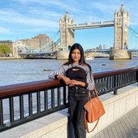 Professional Female seeks a single or double room Main Photo