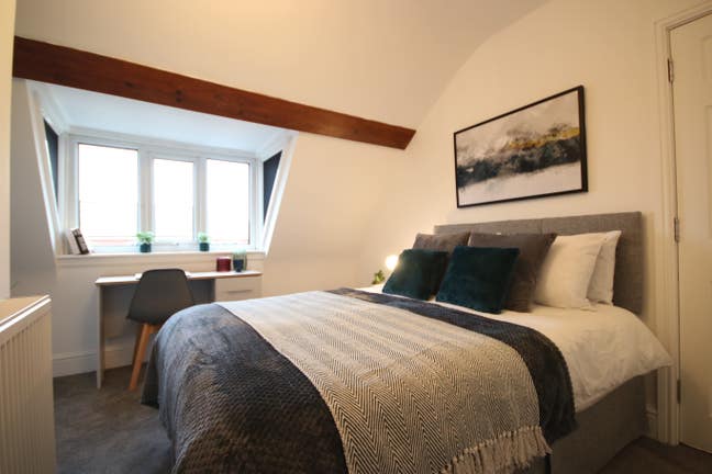 Big double room close to City Centre Main Photo