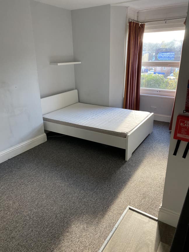 Large self contained room Main Photo