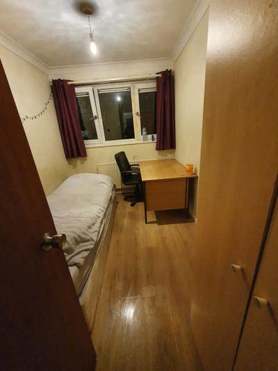Room in a Flatshare/Miile End Main Photo