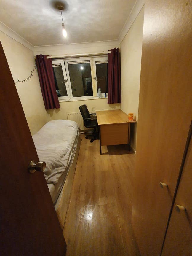 Room in a Flatshare/Miile End Main Photo