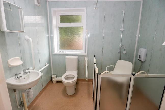  Room Near Princepe Charles Hospital  Main Photo