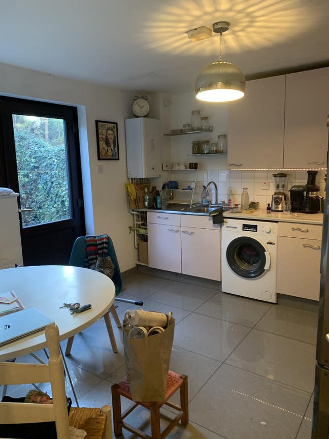 Short let small cosy room in animal friendly home, Main Photo