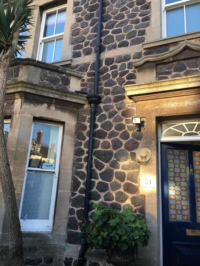 Small Double room in house Share Main Photo