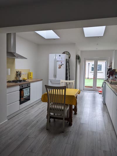 Large toom to rent in central Caversham Main Photo