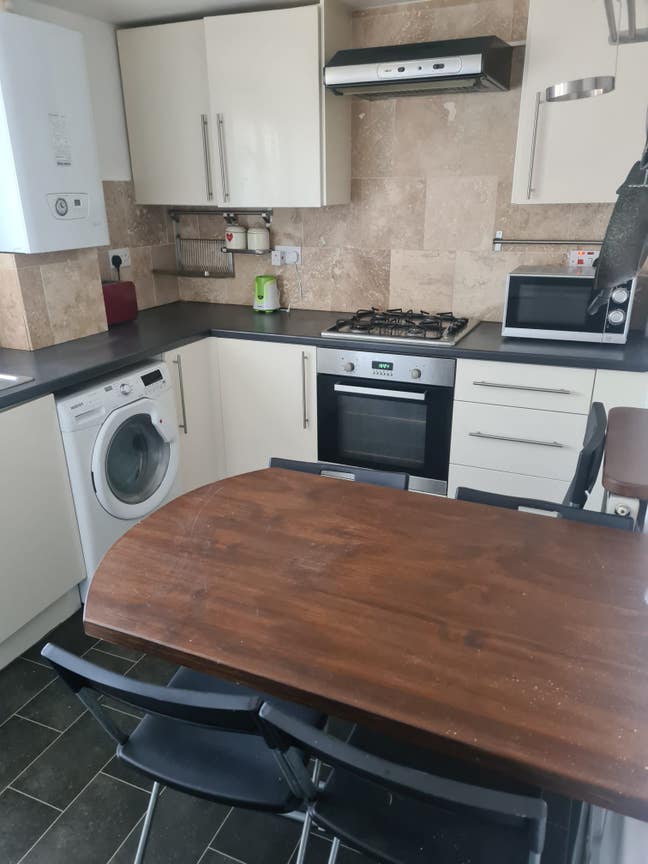 2 bed terrace house with courtyard  Main Photo