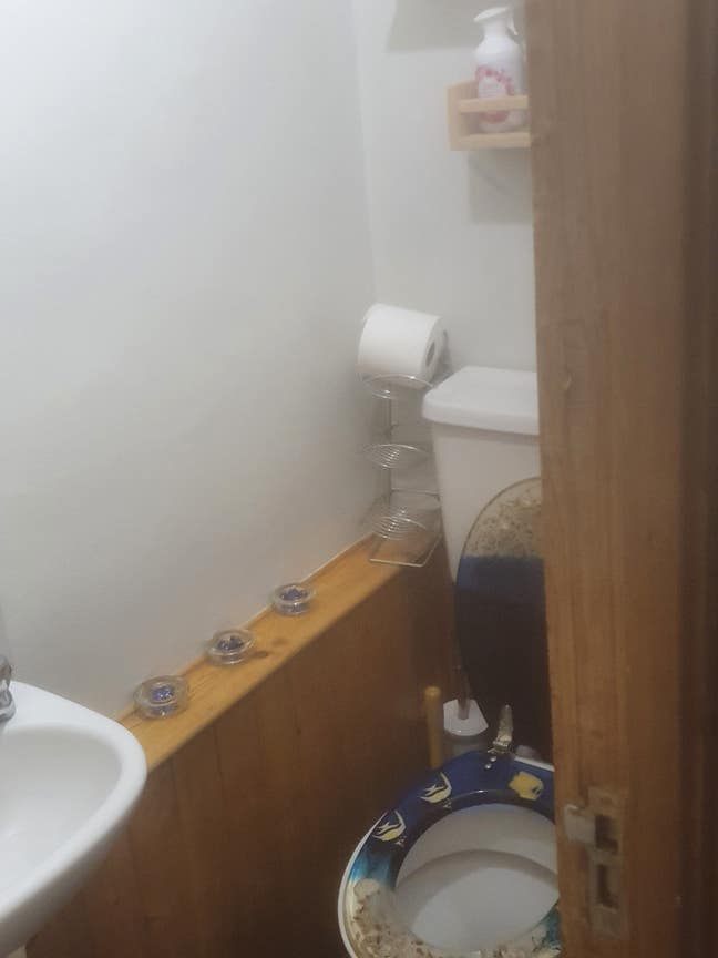 Lovely single room with own toilet in very clean h Main Photo