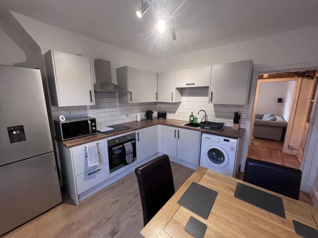 Double Bedroom in Recently Renovated Property Main Photo