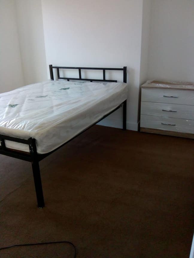 Supported Accommodation. B20, Near en-suite Main Photo