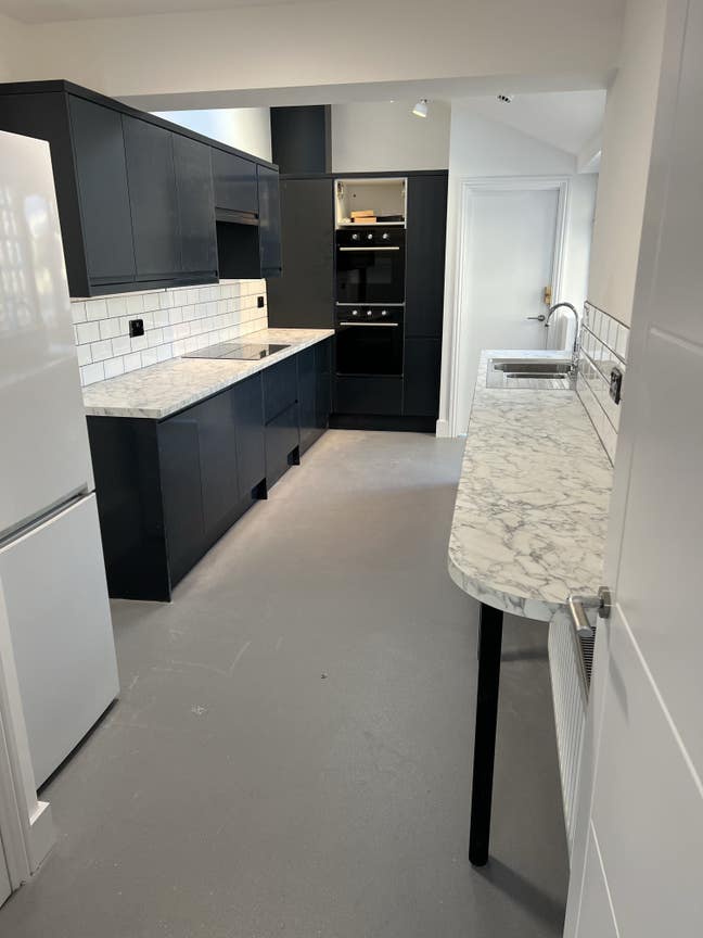 Fully furnished off-Suite room  Main Photo