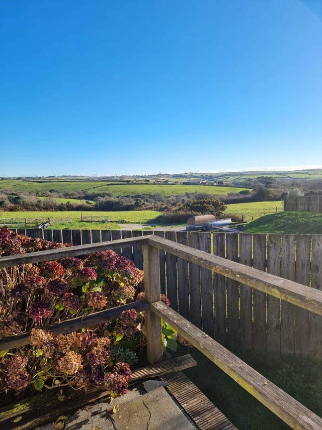 Whole Property - Couples + Pets Welcome Bills inc* Main Photo