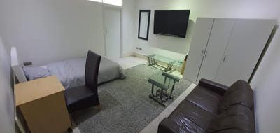 Rooms available in NE4 [Bills included] Main Photo
