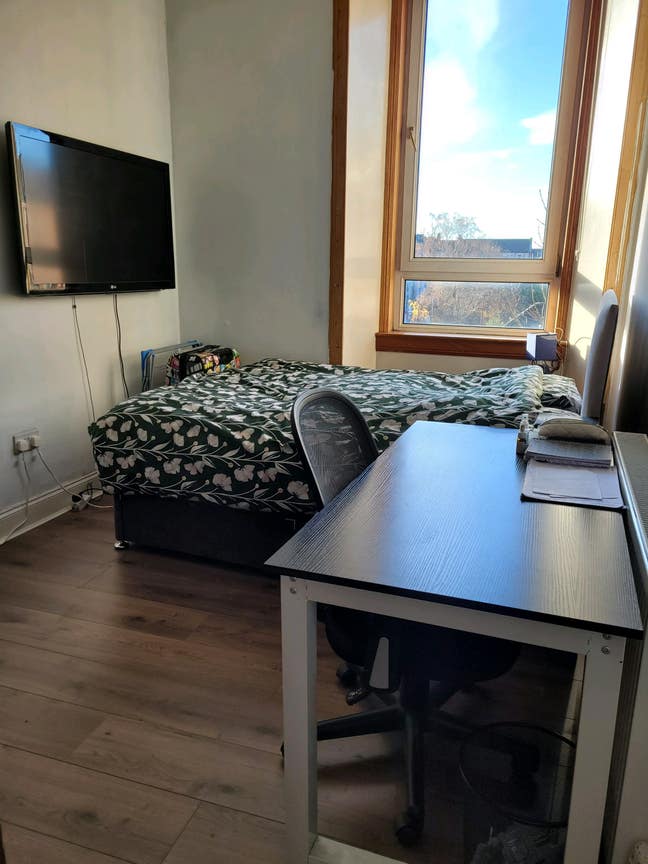 Bright Room(please read) Central Shawlands  Main Photo
