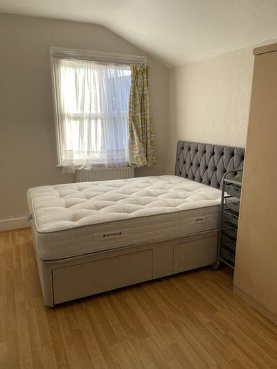 Double Bedroom, Zone 2 close to Surrey Quays! Main Photo