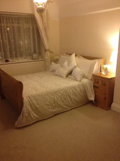 Large Double bed room  Main Photo