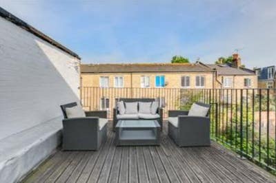 Double room in Maisonette In Fulham. Main Photo