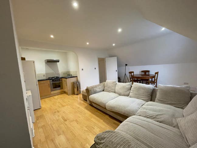 2 double bed split-level flat in great location  Main Photo