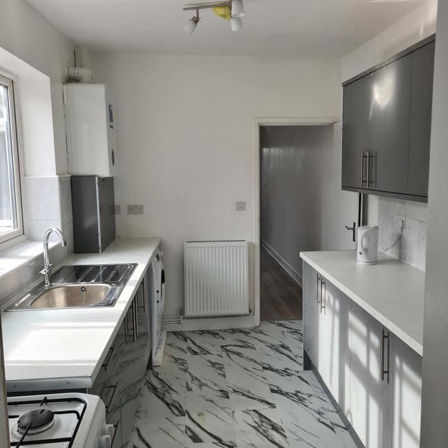 Double En-suite room available WV1 area Main Photo