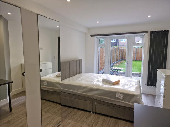 Beautiful Garden Room Main Photo