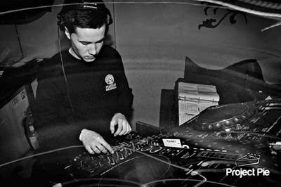 I'm a clean and considerate 30 year old profe... Main Photo