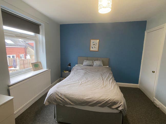 Lovely newly refurbished professional house share Main Photo