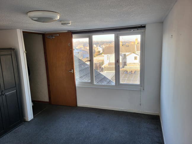 Bridgend town centre rooms £500- £650 PCM Main Photo