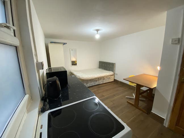 Studio Apartment Available in Fallowfield  Main Photo