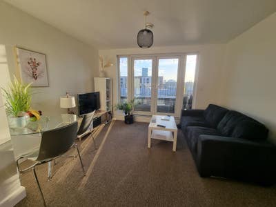 A lovely private room at the edge of Salford Quays Main Photo