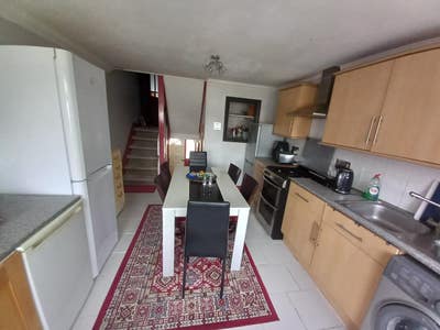 King size Room with Toilet and bathroom GRAYS Main Photo