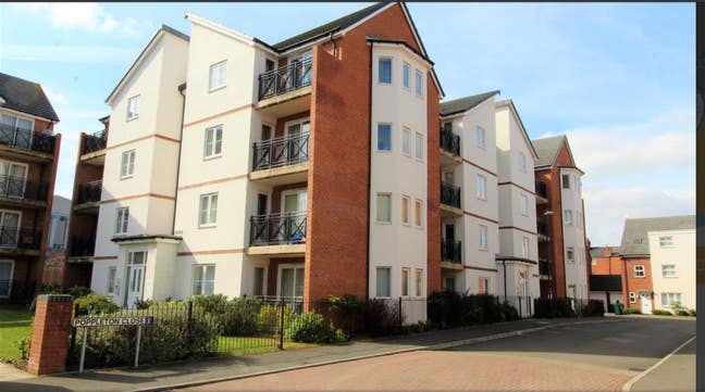 2nd floor apartment poppleton close  Main Photo