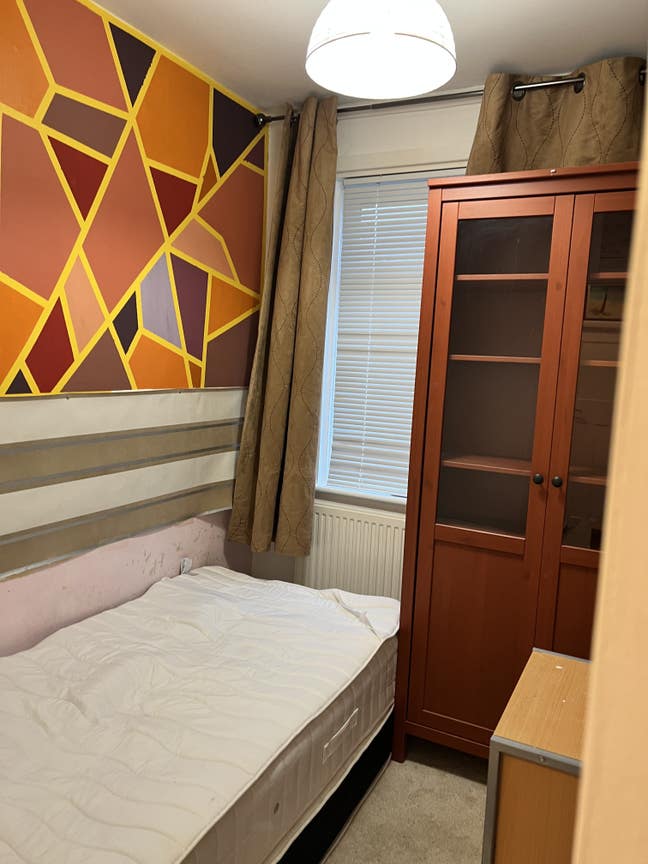 Single Room available for professional people  Main Photo