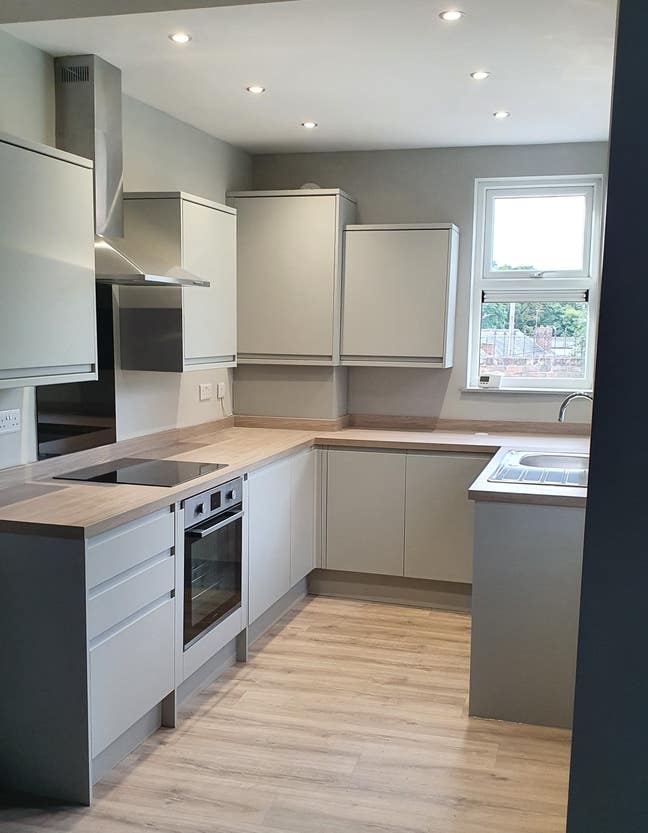 1 double bedroom with ensuite in house share Main Photo