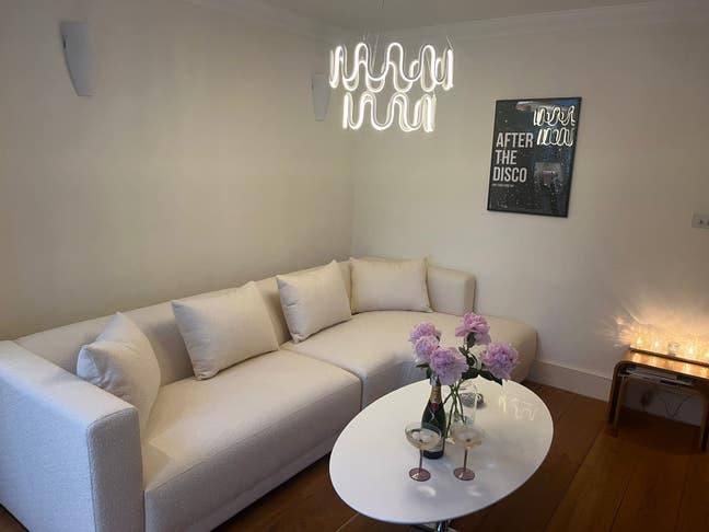 Girlie house with large double room in Barnes  Main Photo