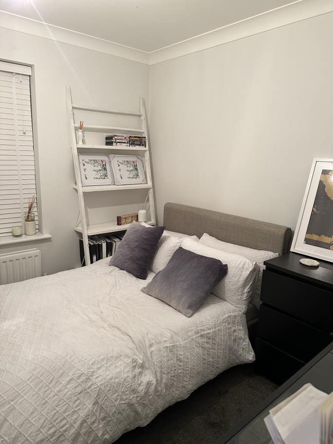 Double Room for Rent (Mon to Fri or Full Time)  Main Photo