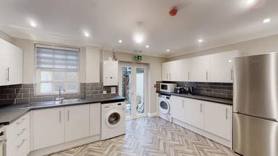  High End Luxury Rooms  Main Photo