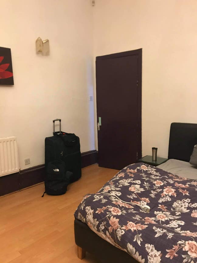 Near City Centre. Spacious rooms 100 Deposit! Main Photo