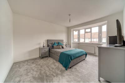 Stunning newly renovated house, glos town centre Main Photo