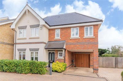 Large ensuite double bedroom & car park, bills inc Main Photo